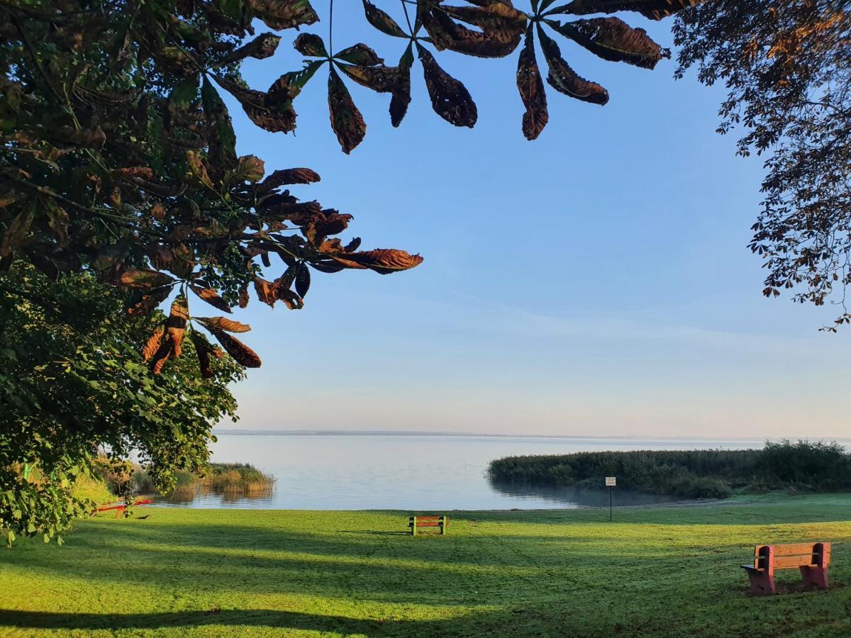 Gesindehaus Am Schloss Kummerower See Kummerow  Eksteriør billede