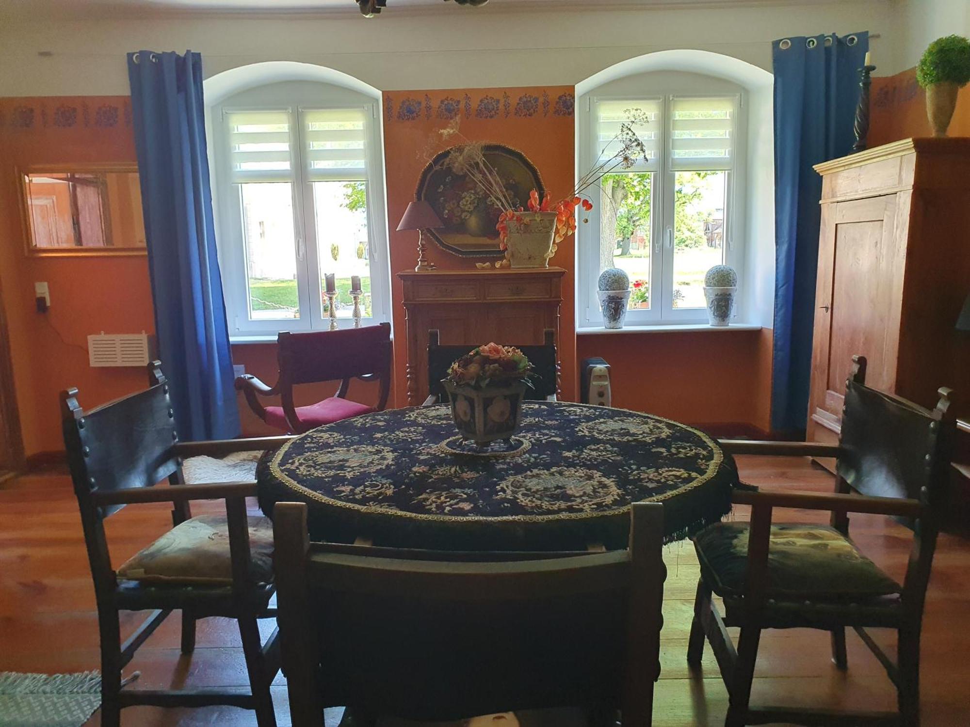 Gesindehaus Am Schloss Kummerower See Kummerow  Eksteriør billede